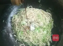 Illustration of how to make vegetarian fried noodles 4
