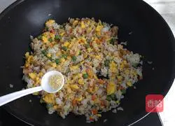Illustration of how to make colorful fried rice 6