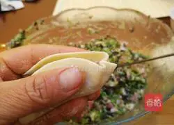 Illustration of how to wrap Liuye dumplings 6