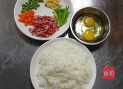 Illustration of how to make barbecued pork and kale fried rice 2