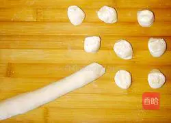 Illustration of how to make cabbage and fungus dumplings 8