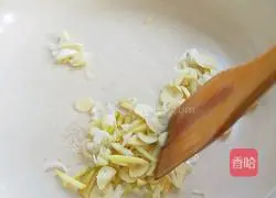 Illustration of how to make home-cooked rice noodles 1