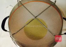 Illustration of how to make French pancakes (crepes) 6