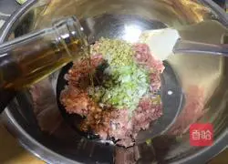 Illustration of how to make dumplings stuffed with pork and chives 7