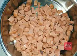 Illustration of how to make fried rice with carrots, beans, eggs and eggs 3