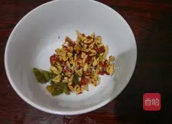 Illustration of how to make red date corn buns 7