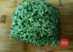 Illustration of how to make dumpling stuffing 6