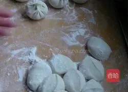 Illustration of how to make vegetarian stuffed buns 9