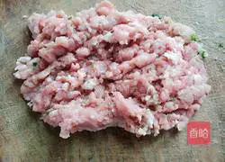 Illustration of how to make dumplings stuffed with pork and beans 4