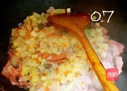 Illustration of how to make potato and bacon fried rice 8