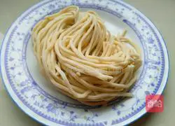 Illustration of how to make fried noodles with sauce 1