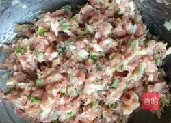 Illustration of how to make pickled cabbage and meat buns 4