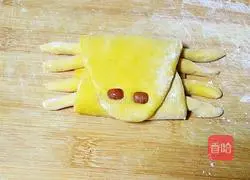 Illustration of how to make pumpkin and crab steamed buns 13