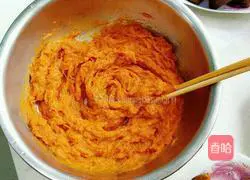 Pumpkin Steamed Buns (1) Two-color Twist Roll Recipe Illustration 2