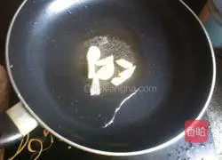 Illustration of how to make fried diced steamed buns 4