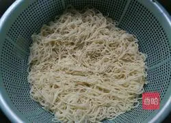 Illustration of how to make fried noodles 4