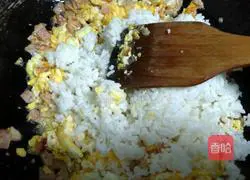 Illustration of how to make barbecued pork and egg fried rice 3