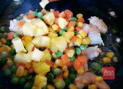 Nanyang Pineapple Boat Fried Rice Recipe Illustration 8