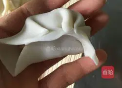 Illustration of how to wrap crescent moon dumplings 6