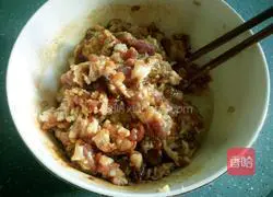 Illustration of how to make pork and green onion buns 5