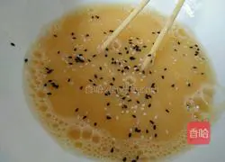 Illustration of how to make scallion egg pancake 2