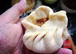 Illustration of how to make pumpkin, pork and vermicelli buns 10