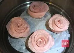 Illustration of how to make rose steamed buns 11