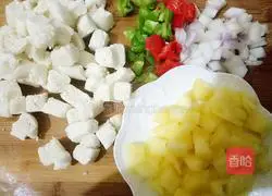 Pineapple and vegetables stir-fried Illustration of how to make steamed buns 3