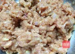 Illustration of how to make wontons 2