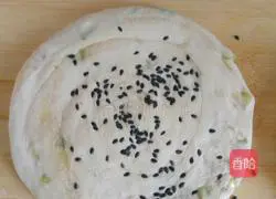 Illustration of how to make scallion pancakes 12