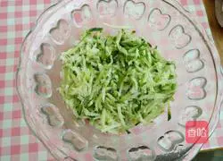 Illustration of how to make vegetable pancakes 2