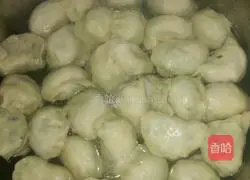 Illustration of how to make taro and leek meat dumplings 14