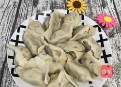 Illustration of how to make yellow mushroom, celery and pork dumplings 17