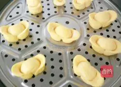 Illustration of how to make Jin Yuanbao steamed buns 16