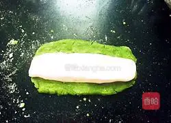 Illustration of how to make cabbage steamed buns with bean paste filling 2