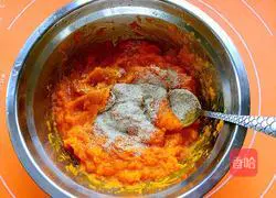 Illustration of how to make pumpkin conch steamed buns 4