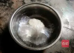 Roll out Illustration of how to make dumpling wrappers 5