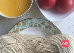 Illustration of how to make fried noodles with tomatoes and eggs 1