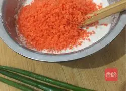 Illustration of how to make carrot flavored egg pancakes 3