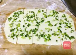 Illustration of how to make scallion oil layer cake 11