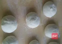 Illustration of how to make carotene stuffed buns 7