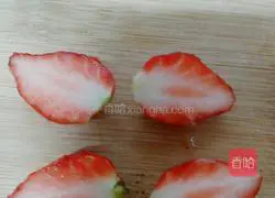 Illustration of how to make strawberry sandwich rolls 7