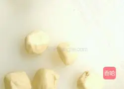 Illustration of how to make nut pancakes 3