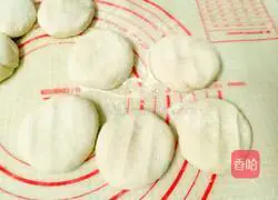 Illustration of how to make salt and pepper sesame scones 7