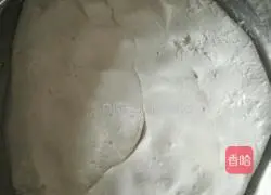 Illustration of how to make salty glutinous rice balls 1