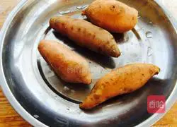 Illustration of how to make sweet potato and five-spice sesame scones 1