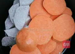 Illustration of how to make sweet potato dumplings with taro filling 1