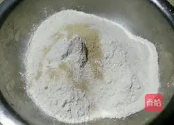 Illustration of how to make grilled steamed buns 1