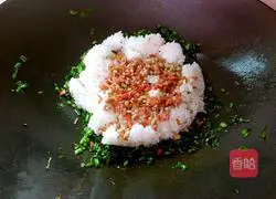 Illustration of how to make kale fried rice 6