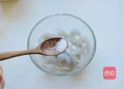 Illustration of how to make colorful fried rice with shrimps 2